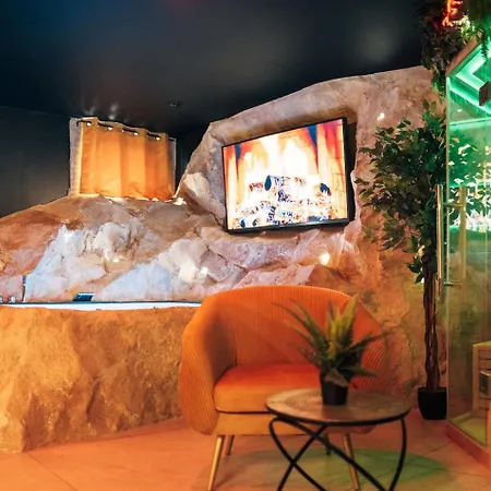L'antre Du Desir Sauna Apartment *